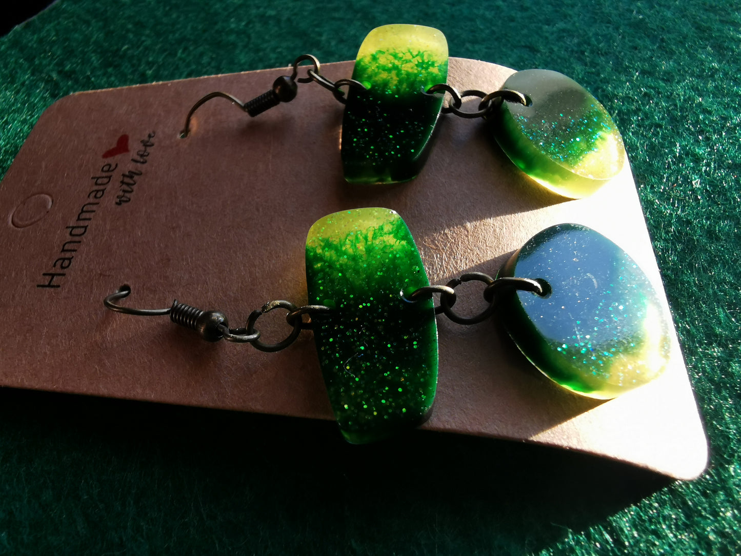 Green-yellow chains