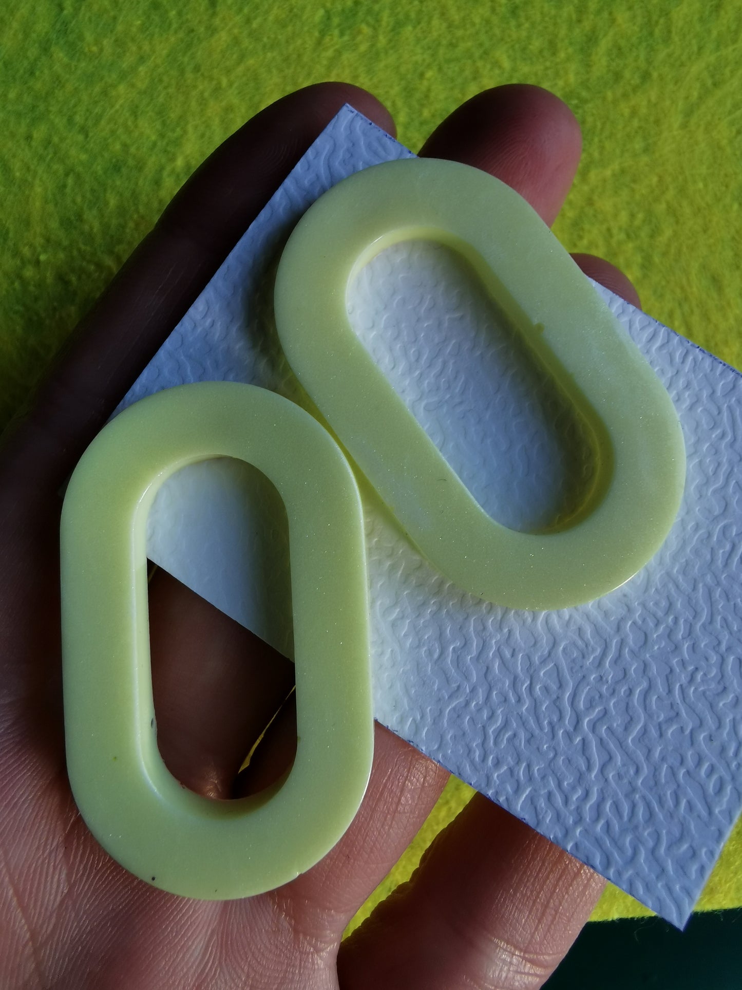 Pale lemon