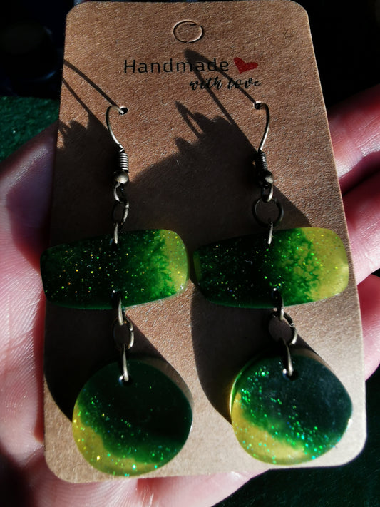 Green-yellow chains